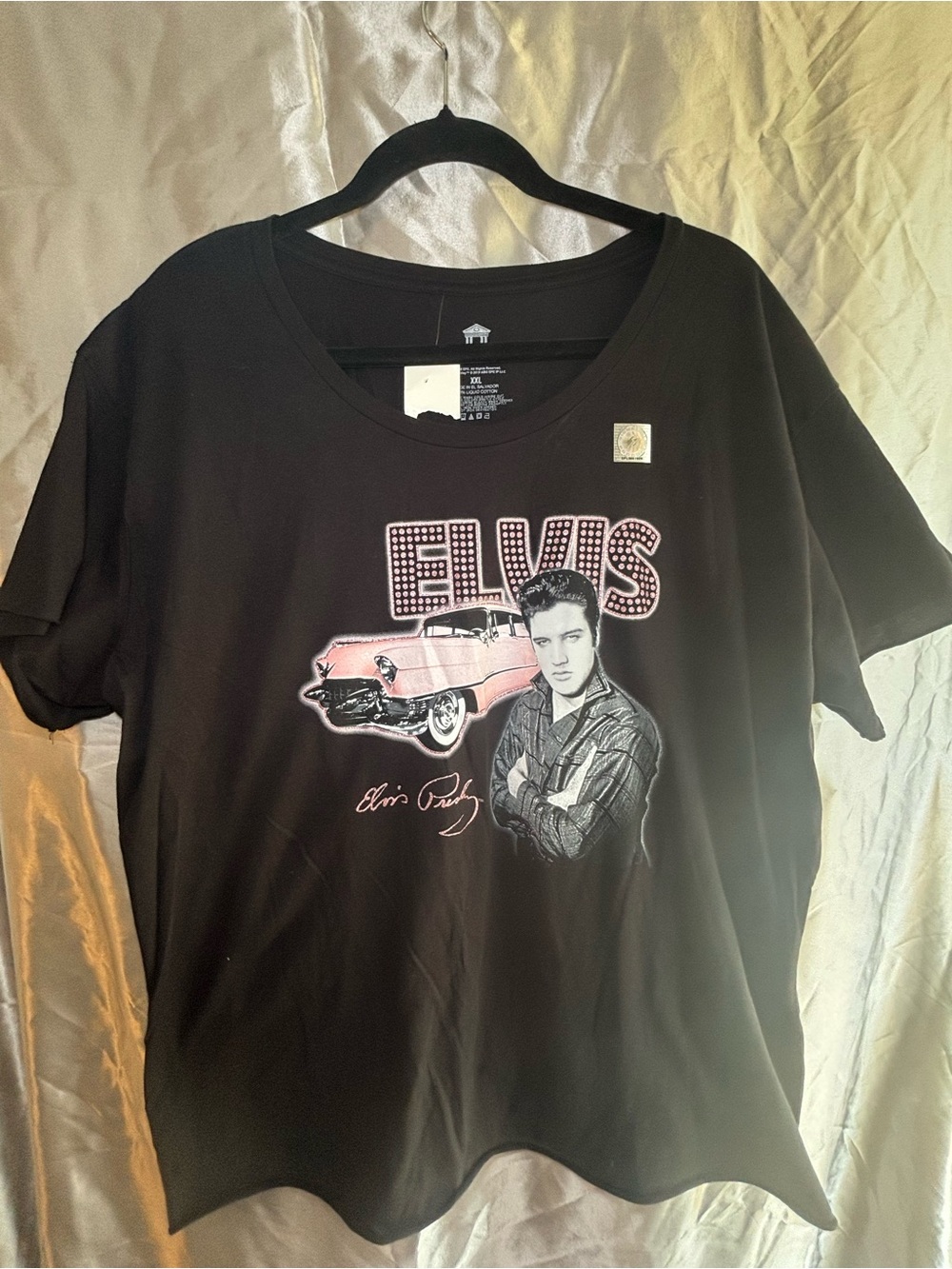 Graceland Exclusive Black Elvis Graphic T-Shirt with Pink Car Accent Size XXL